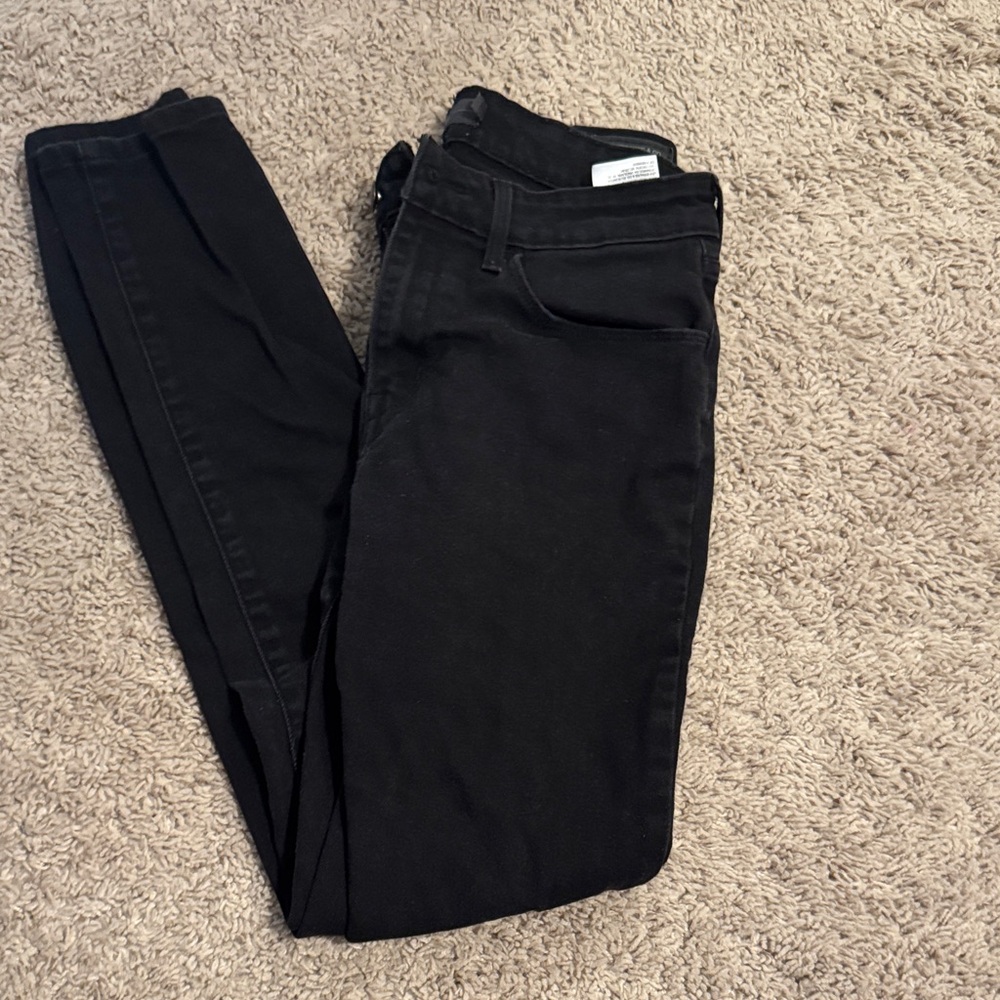 Black Skinny high rise Levi Jeans